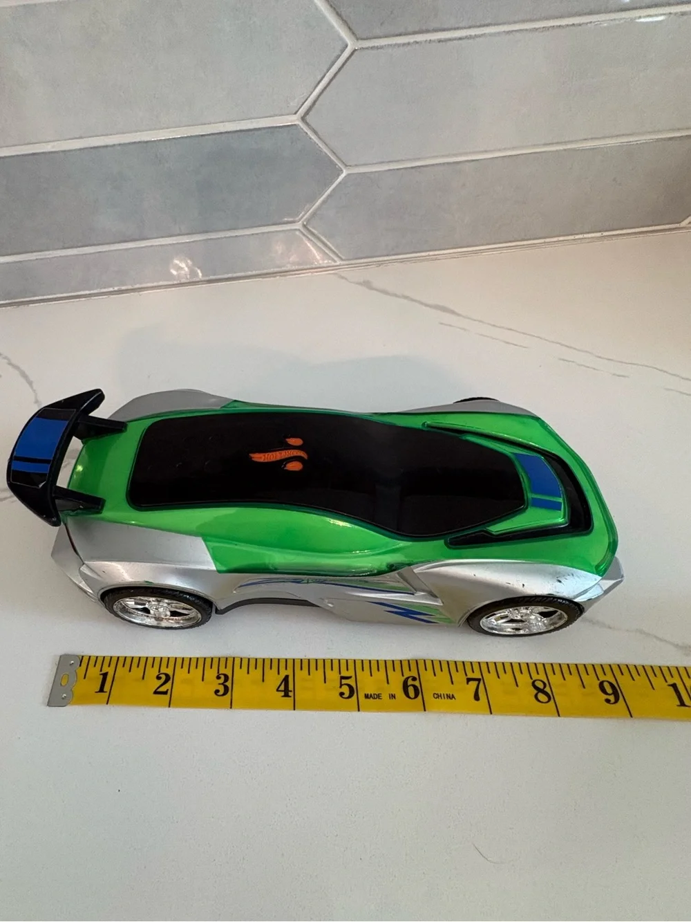 Hot Wheels Color Crashers Gazella R Light & Sound Toy Car